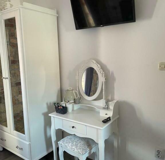 חדר סטנדרט, Xiv Century Rooms