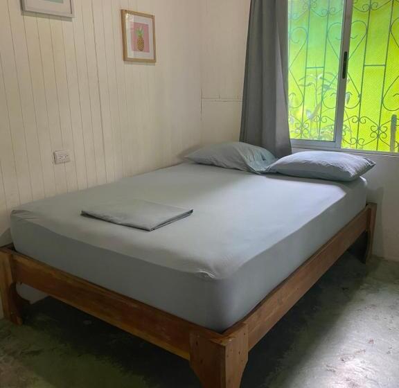 이코노미 룸 공용욕실, Pura Vida Mini Hostel Santa Teresa
