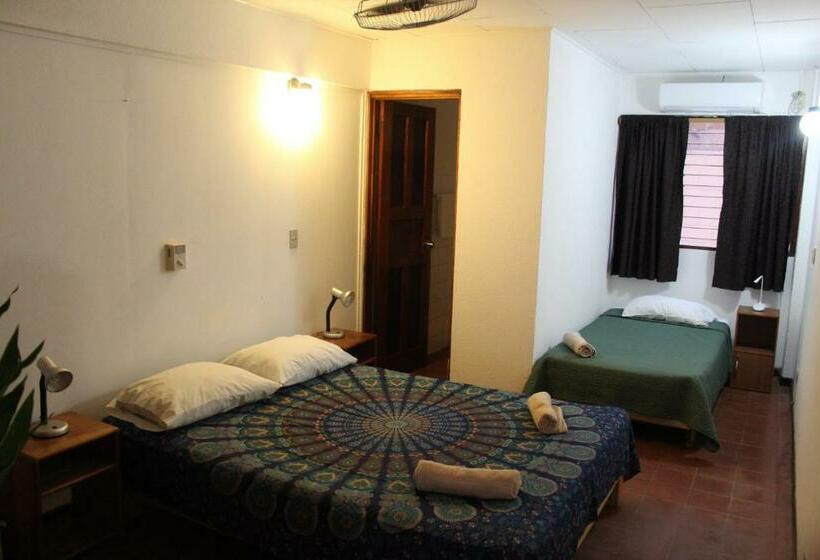 Номер Стандарт Трехместный, Hostel Tajalín