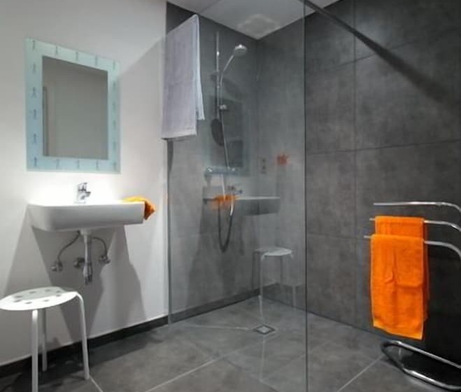 חדר סטנדרט, B&b Back2front