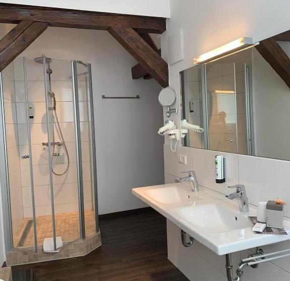 Junior Süit, Best Business Buhl  Boardinghouse