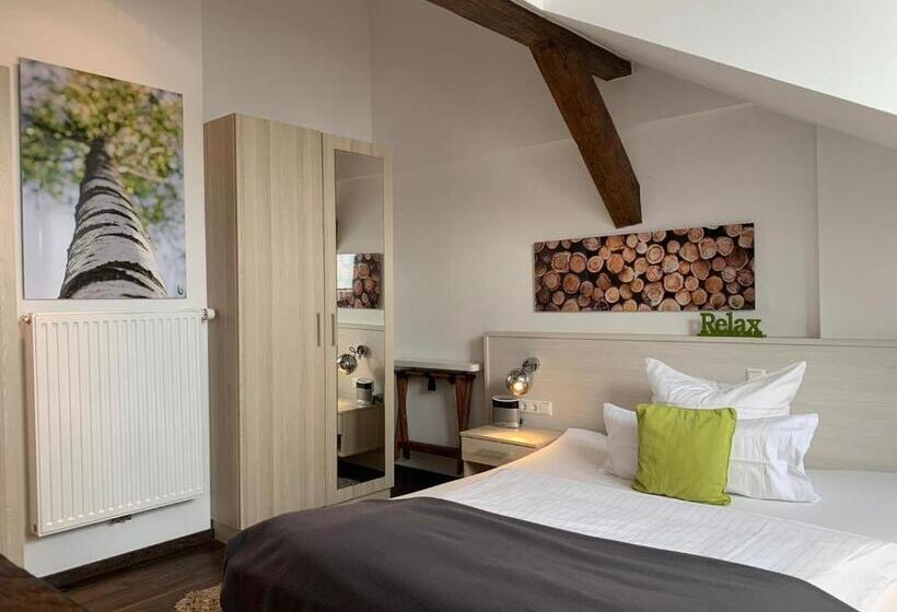 Junior Süit, Best Business Buhl  Boardinghouse