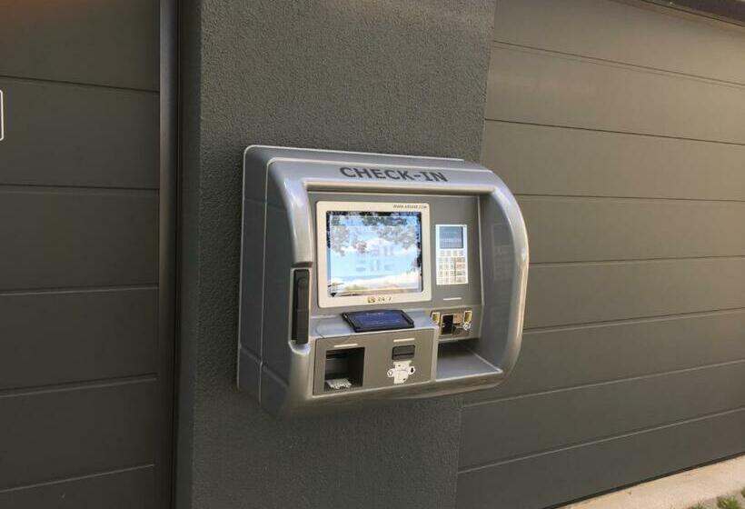 スタンダードルーム, Xotel
