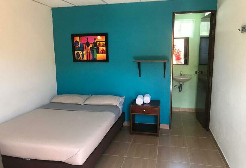 Номер Стандарт, Hostal El Hangar