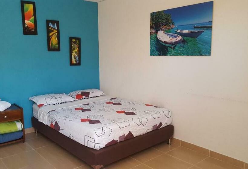 Номер Стандарт, Hostal El Hangar