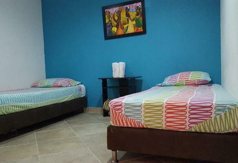 Номер Стандарт, Hostal El Hangar