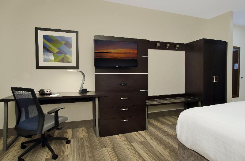 장애인을 위한 킹사이즈 침대 스탠다드 룸, Holiday Inn Express & Suites   Brookshire   Katy Freeway, An Ihg