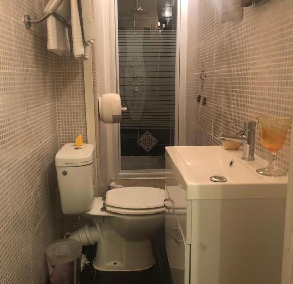 Семейный Номер, Hôtel Restaurant Le Delta