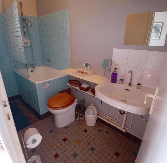 غرفة كلاسيكية ثلاثية, Lenard Charles Bed & Breakfast