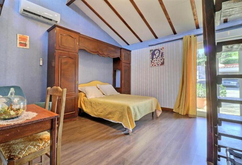Семейный Номер, Domaine De Hurlevent