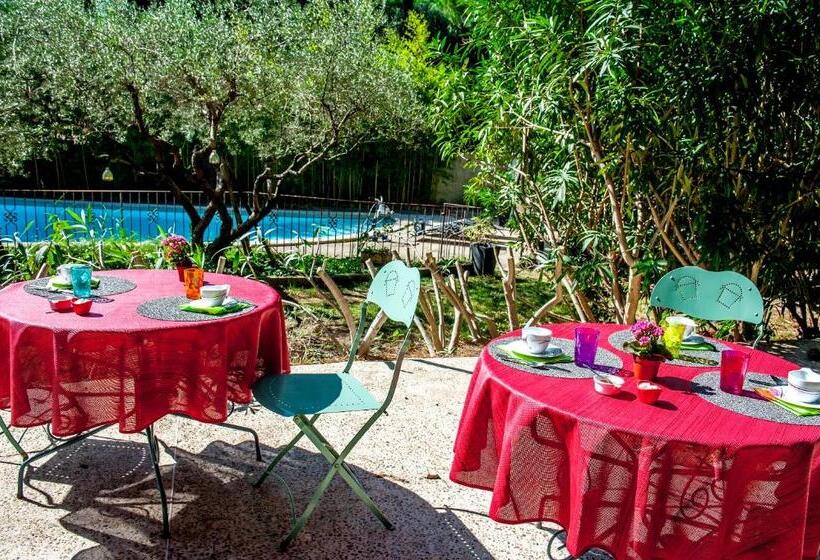 Трехместный Номер Стандарт Вид на Сад, La Bastide Des Pins