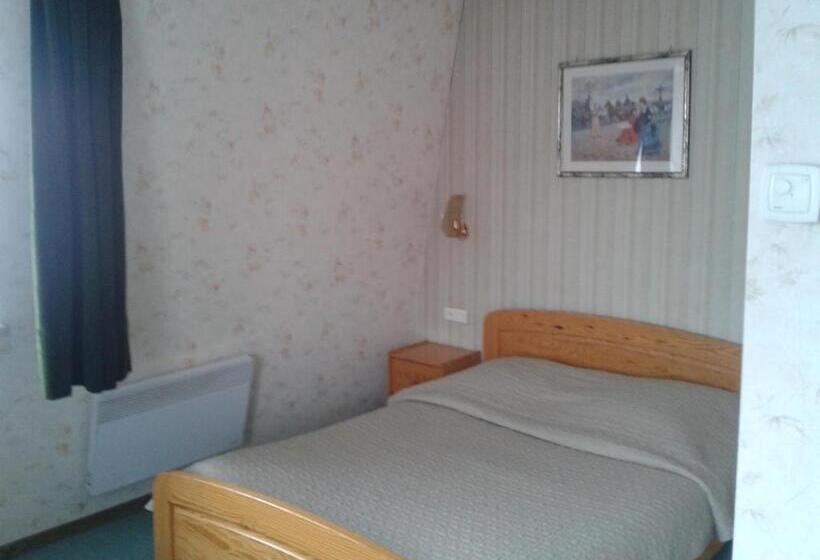 Номер Стандарт Трехместный, Logis Hôtel Restaurant Hostellerie De L étoile