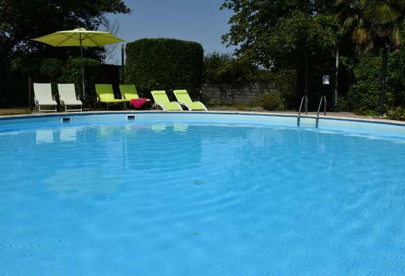 Номер Стандарт Вид на Сад, Chambres D Hôtes   Dîners   Piscine   Centre Ville Bergerac 5km   Domaine De Bellevue Cottage