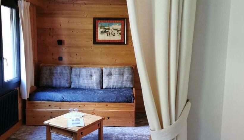 Полулюкс, Hôtel Chalet Les Ecureuils Restaurant, Sauna & Spa Garage
