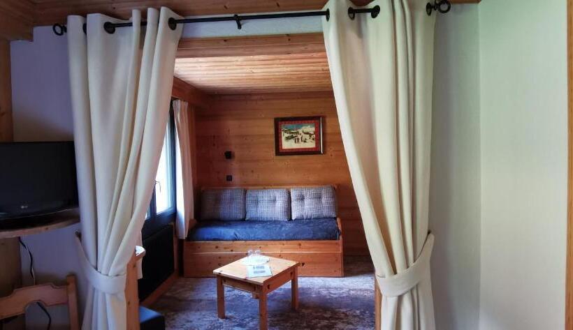 Полулюкс, Hôtel Chalet Les Ecureuils Restaurant, Sauna & Spa Garage