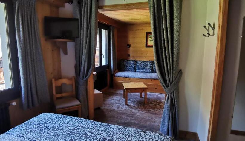Полулюкс, Hôtel Chalet Les Ecureuils Restaurant, Sauna & Spa Garage