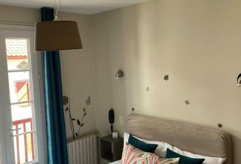 غرفة قياسية, Hôtel Juantorena