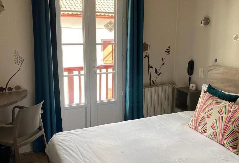 غرفة قياسية, Hôtel Juantorena