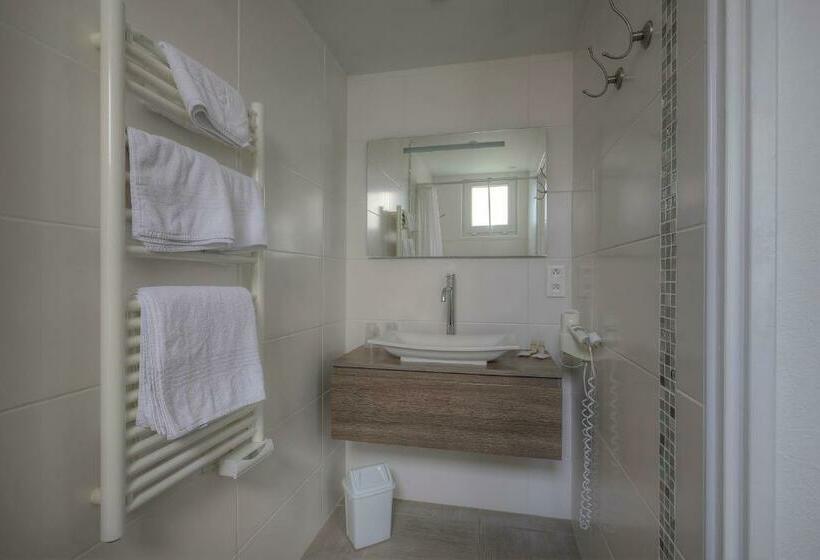 Номер Комфорт, Hôtel Le Nautile