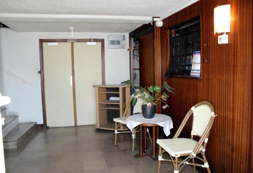 Номер Стандарт, Hôtel Le Relais