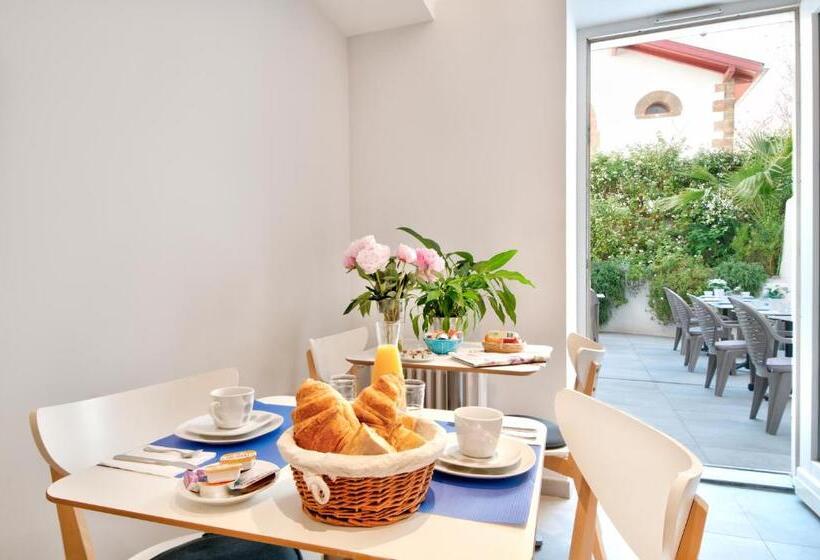 Номер Стандарт Адаптированный для Инвалидов, Hôtel Le Saphir