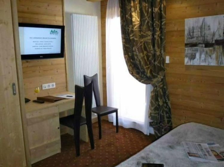 Трехместный Номер Стандарт с Балконом, Hôtel Restaurant Les Sapins Wellness & Gourmet