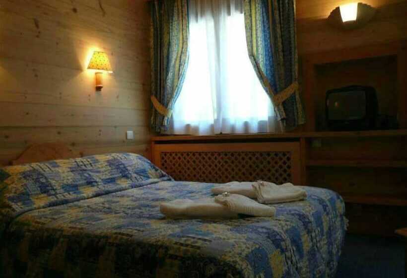 Трехместный Номер Стандарт с Балконом, Hôtel Restaurant Les Sapins Wellness & Gourmet