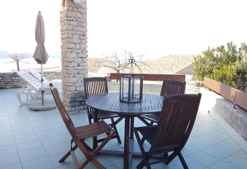 سوییت, Résidence Costa D'oru