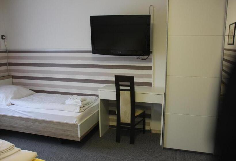 ファミリールーム, Airport Hotel Zum Taubengrund