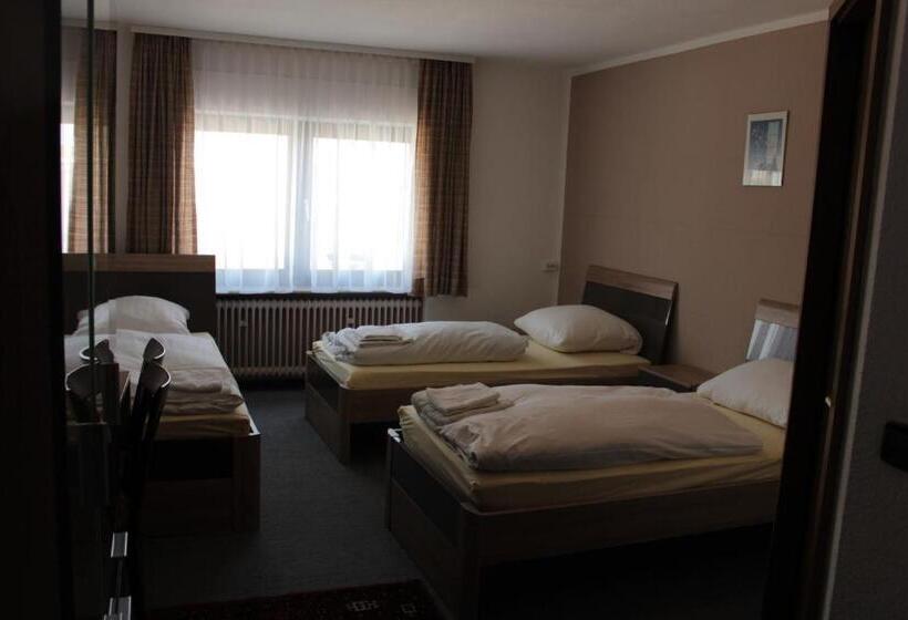 スタンダードトリプルルーム, Airport Hotel Zum Taubengrund