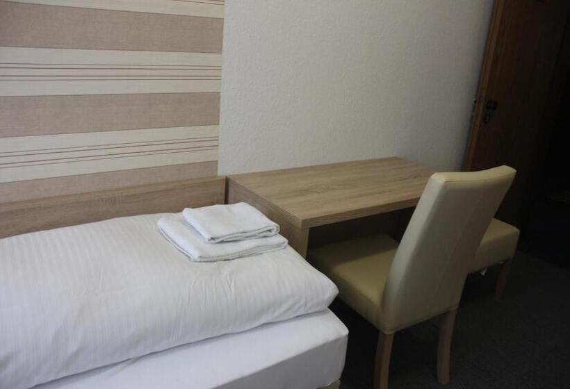 スタンダードトリプルルーム, Airport Hotel Zum Taubengrund