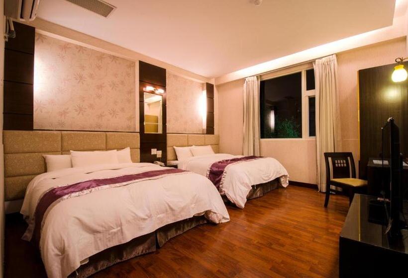 Economy Quadruple Room, Wogo