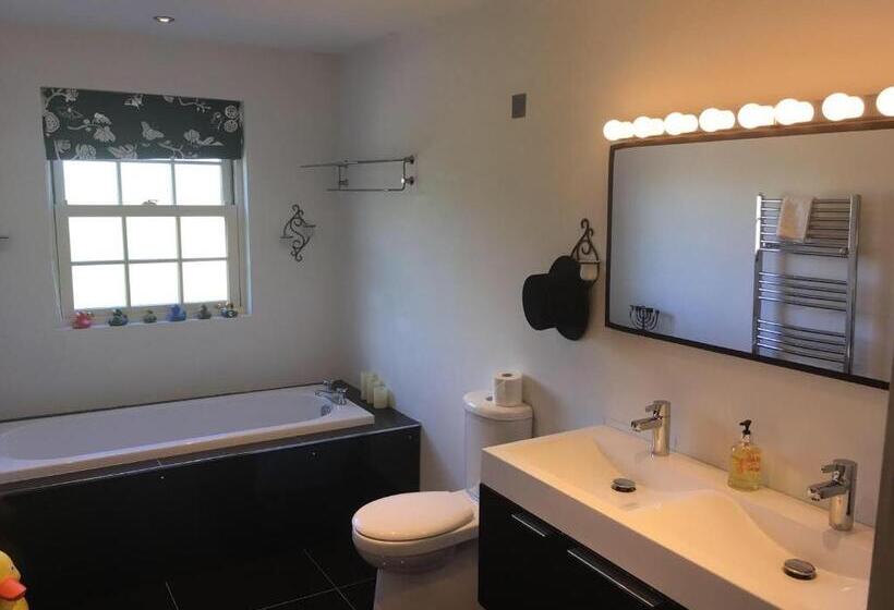 Номер Basic, The Rocks B&b