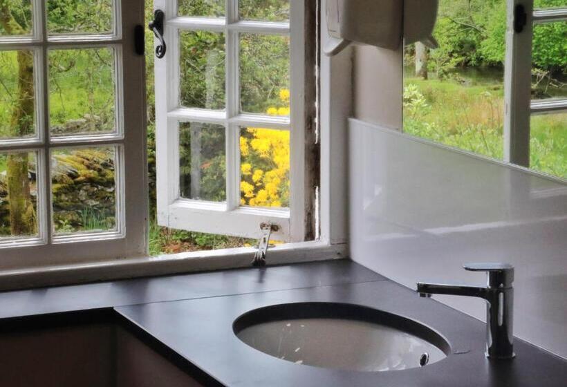 Кровать в Многоместном Номере с Общей Ванной, Elterwater Hostel