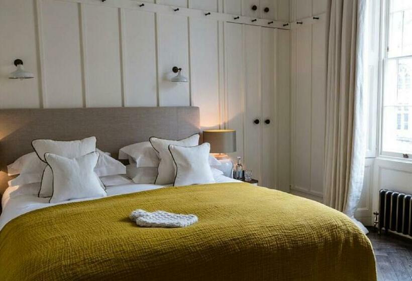 Номер Deluxe, No131 The Promenade