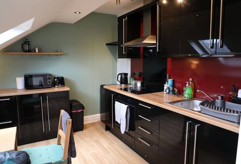 Апартаменты 1 Спальня, Wayfarers Independent Hostel
