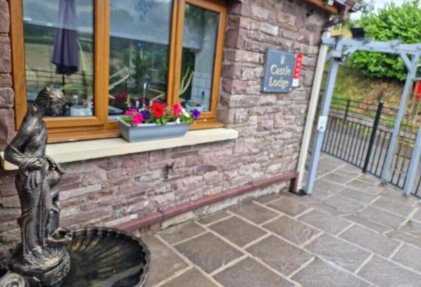 Семейный Номер, Castle Lodge   Brecon Beacons Accommodation