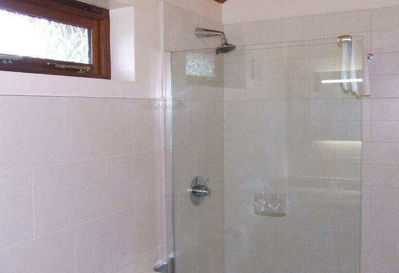 کابین, Calderfields Golf & Country Club