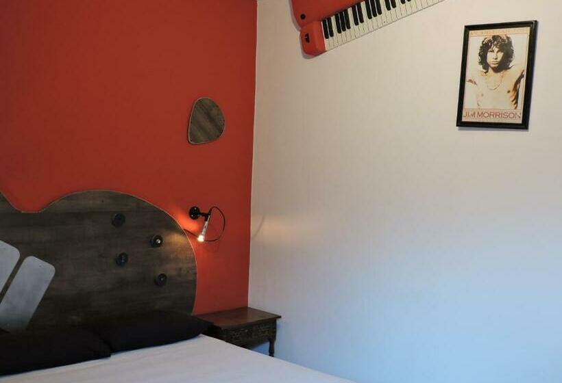 اتاق استاندارد سه نفره, Carrusel Art Hostel