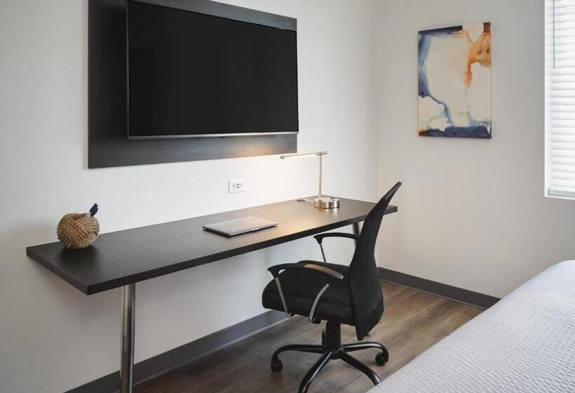 Люкс Кровать Кинг, Stayapt Suites Louisville North Clarksville