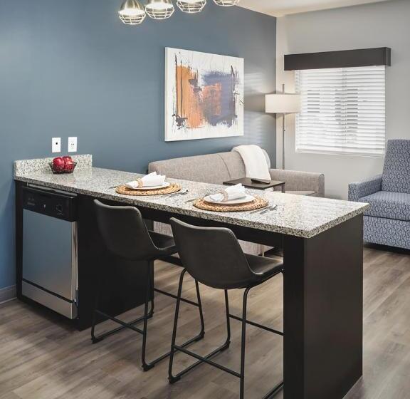 Люкс Кровать Кинг, Stayapt Suites Louisville North Clarksville