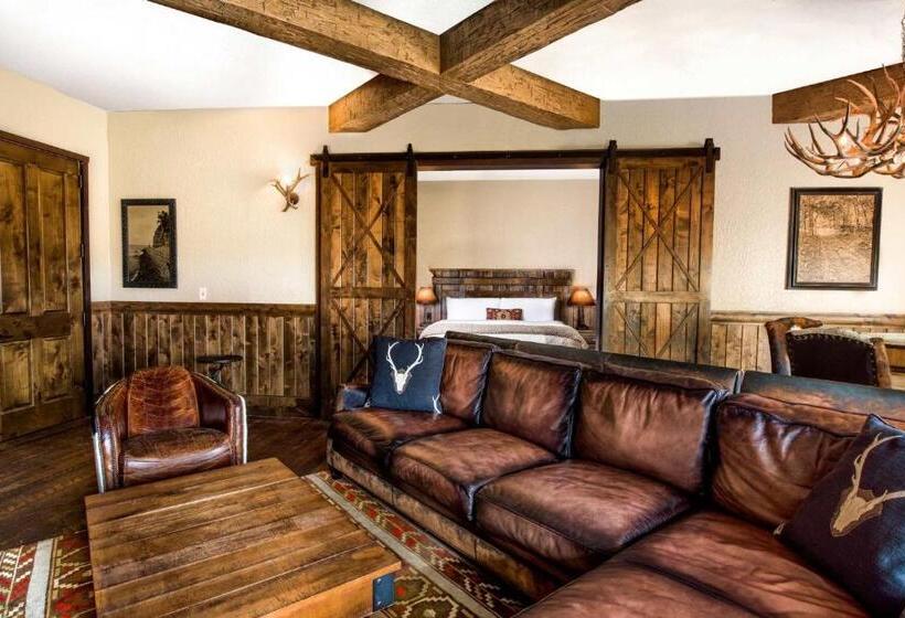 סוויטת ג'וניור פנימית, Big Cypress Lodge