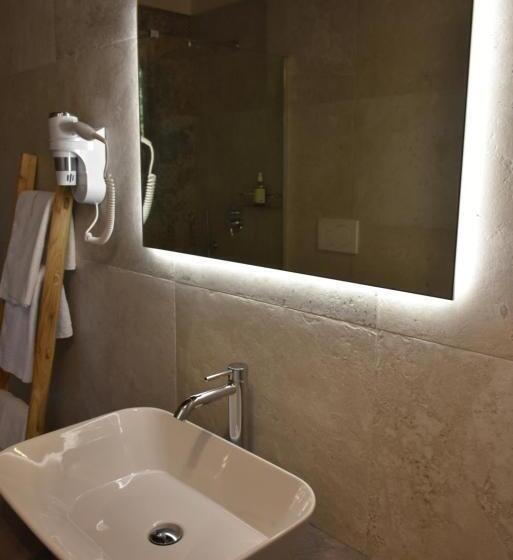 اتاق لوکس با تخت بزرگ, Masseria Tenuta Flora Maria