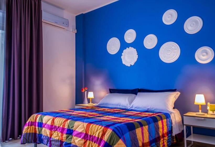 اتاق استاندارد سه تخته با بالکن, Melo Accommodations