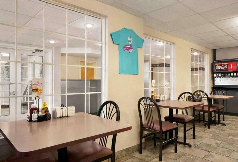 Номер Стандарт, Travelodge By Wyndham Fort Scott