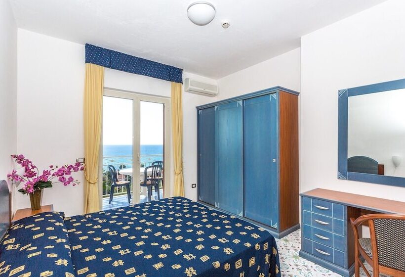 스탠다드 스튜디오, Club Residence La Castellana