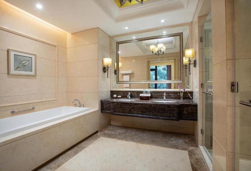 Superior suite with garden view, Carp Islet Resort Fuzhou