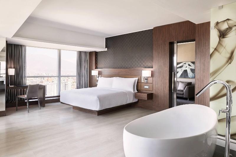 带大床的套房, Ac Hotel By Marriott Santiago Costanera Center