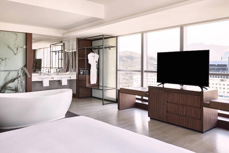 带大床的套房, Ac Hotel By Marriott Santiago Costanera Center