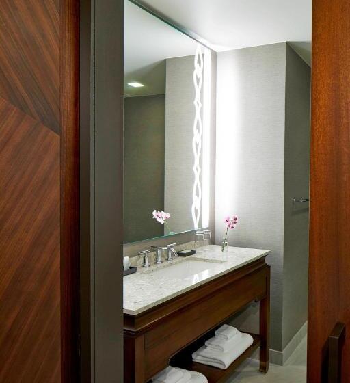 Номер Стандарт, Renaissance Dallas At Plano Legacy West